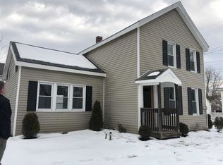 14 4th St, Hoosick Falls, NY 12090