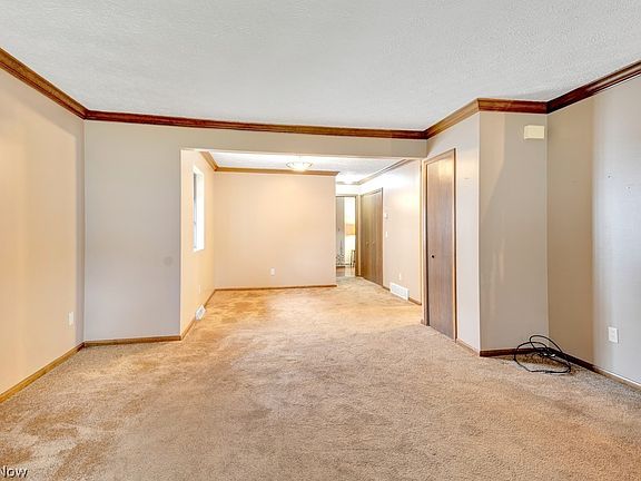5th image of 1009 E River St