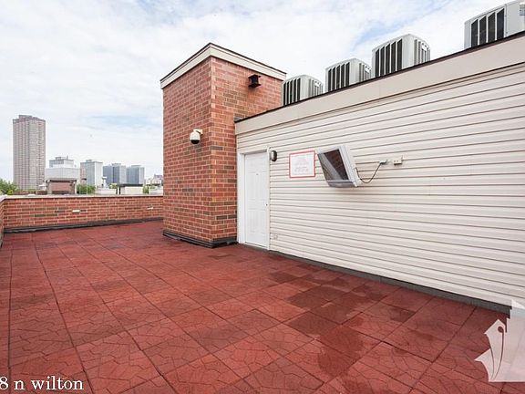 4th image of 3718 N Wilton Ave #218