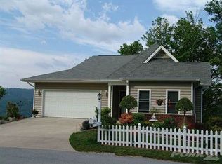 83 Ashefield Ct, Hendersonville, NC 28791