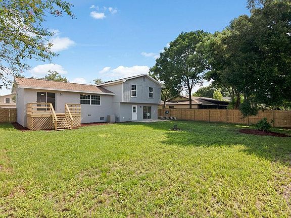 4th image of 8038 Laurel Tree Dr