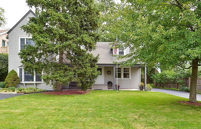 613 Meadow Dr photo 1