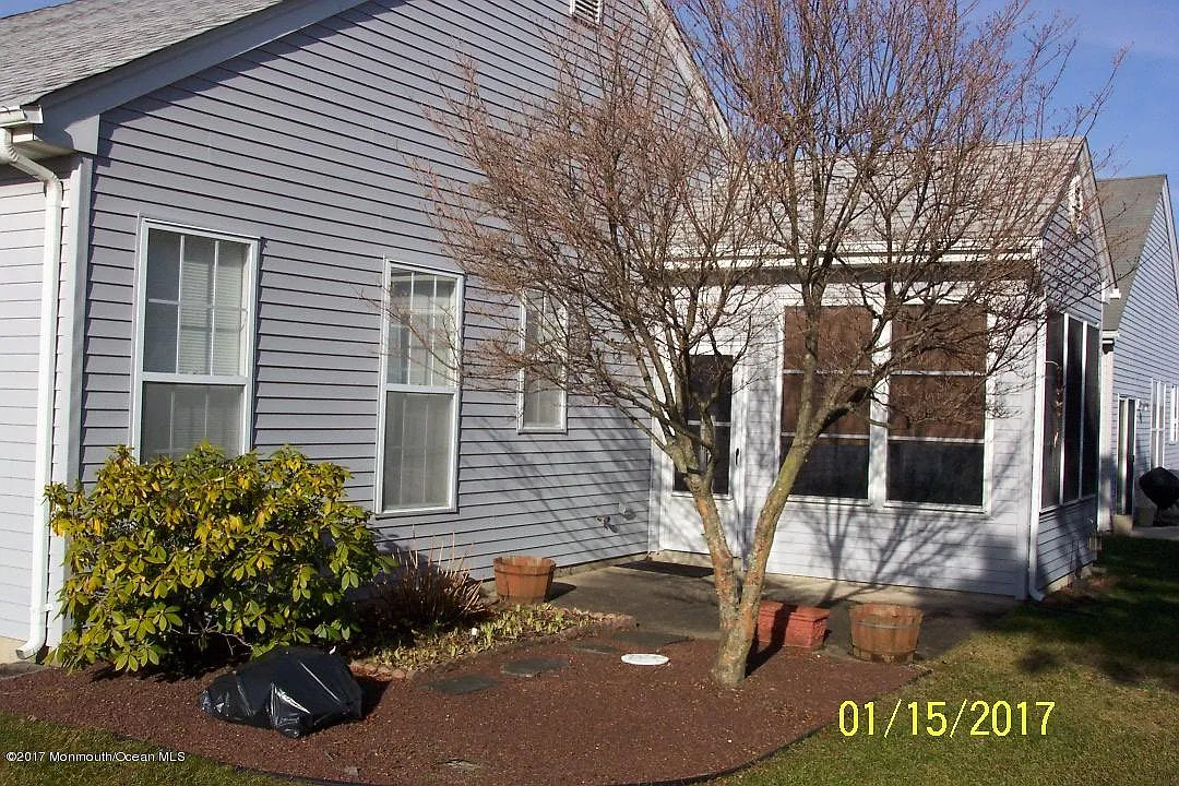 30 Durham Ave photo 1