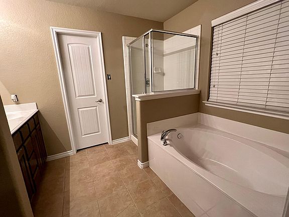 3rd image of 2129 Colby Ln #2129