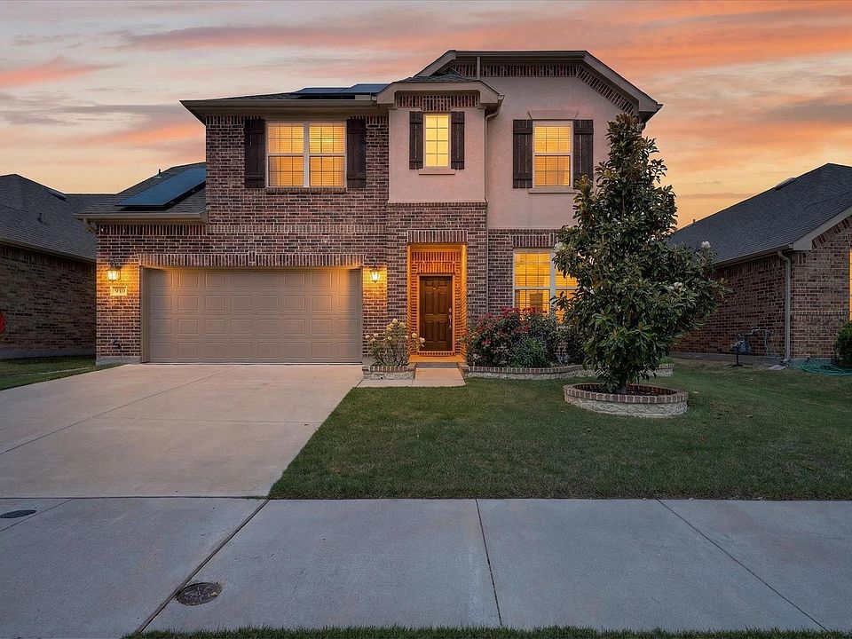 1st image of 940 Crest Breeze Dr