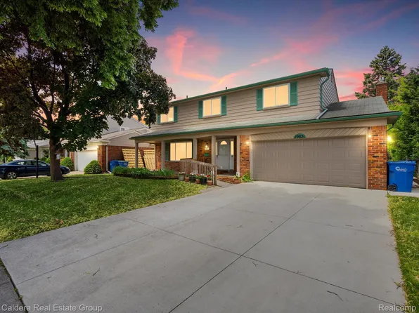 29831 Tropea Dr, Warren, MI 48092