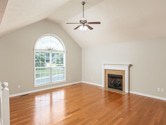 3rd image of 200 Peachtree Cir