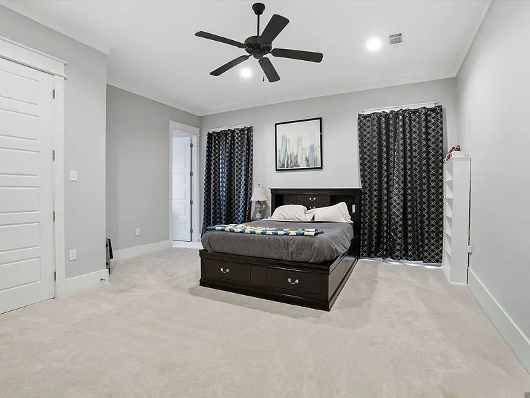 421 Saint Thomas Ln — Photo 15