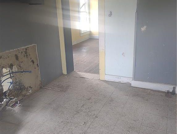 2nd image of 1133 N Main St