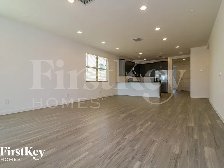 19431 W Pierson St — Photo 3