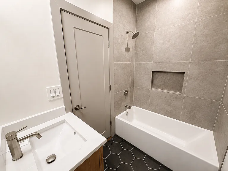 1904 W Pratt Blvd #3B — Photo 8