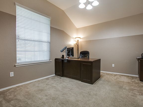 4th image of 1030 Cottontail Dr.