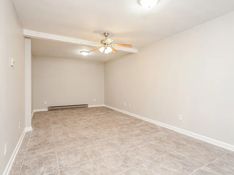 221 Guinevere Ct — Photo 15
