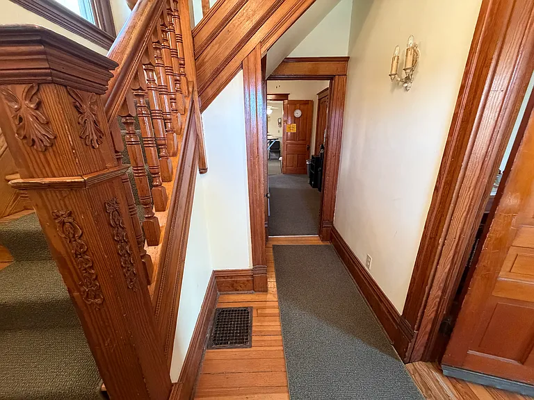 616 E Bloomington St — Photo 32