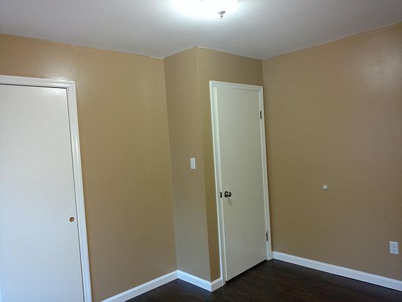 3rd image of 1307 Queen Elizabeth Cir