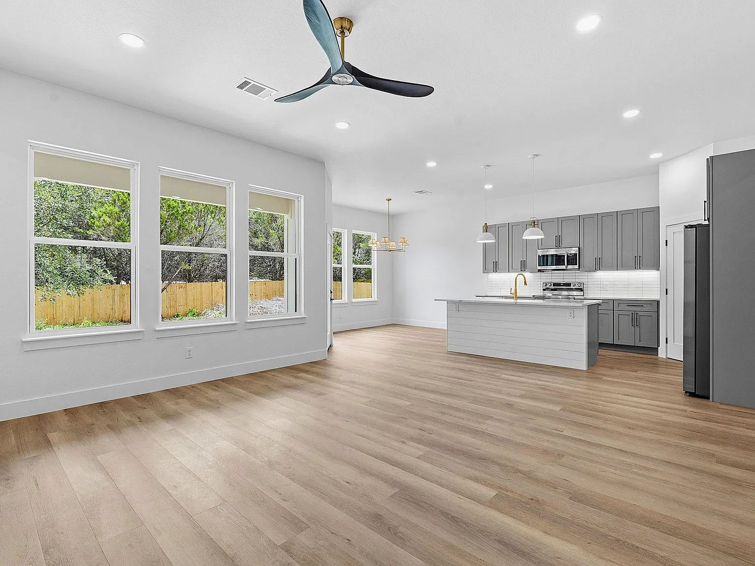 3 bed, 2.0 bath, 1517 sqft, $2,500 — Photo 2