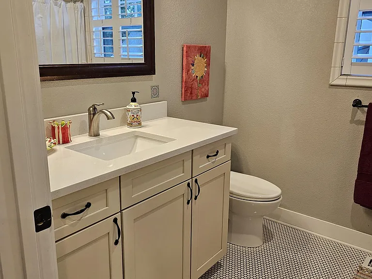 302 E Geneseo St #B — Photo 10