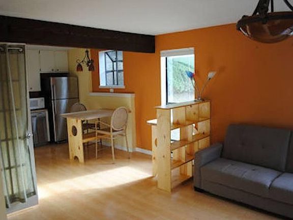 Livingroom and kitchen 2