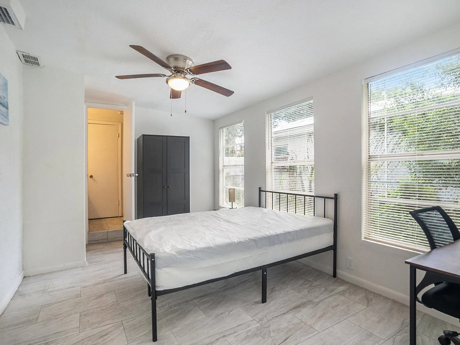 4 bed, 2.0 bath, 1088 sqft, $832 — Photo 3