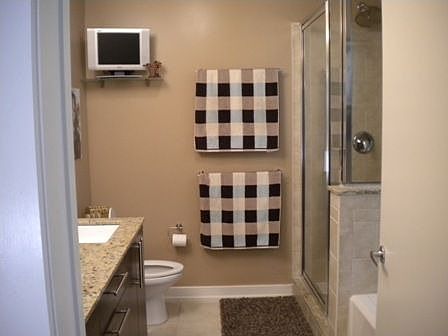 Soaking Tub and Separate Shower