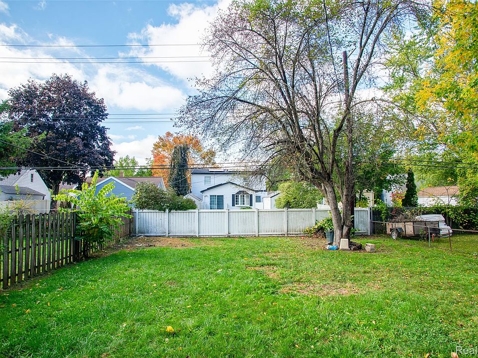 280 Dick Ave, photo 3