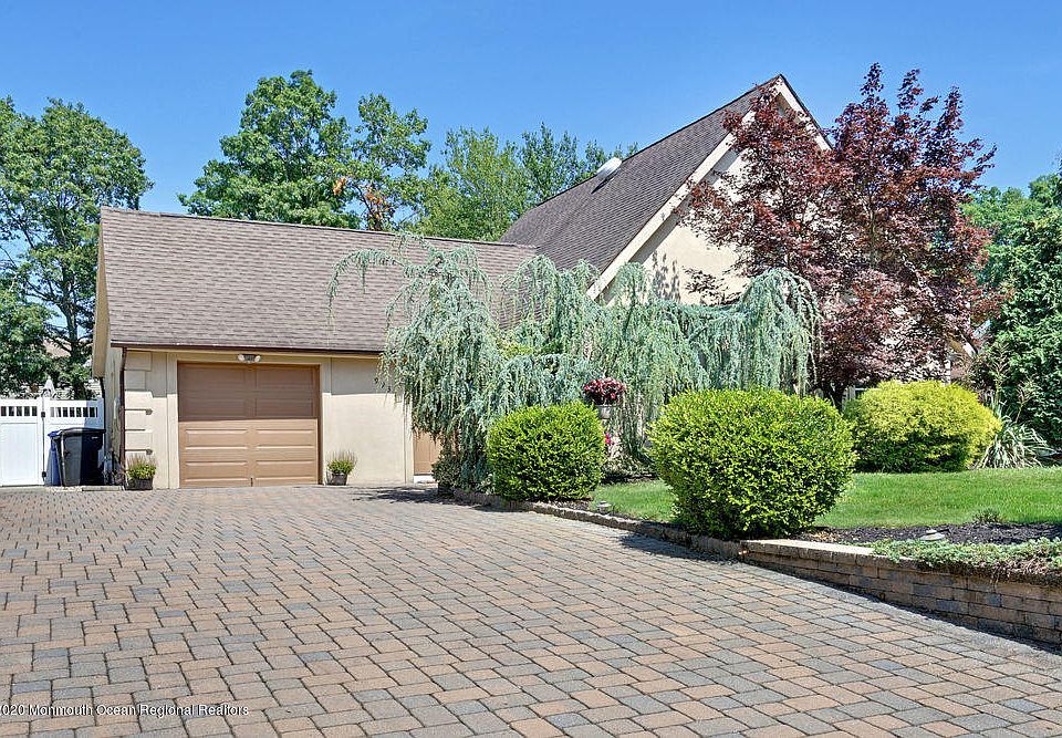 1st image of 993 Vaughn Ave