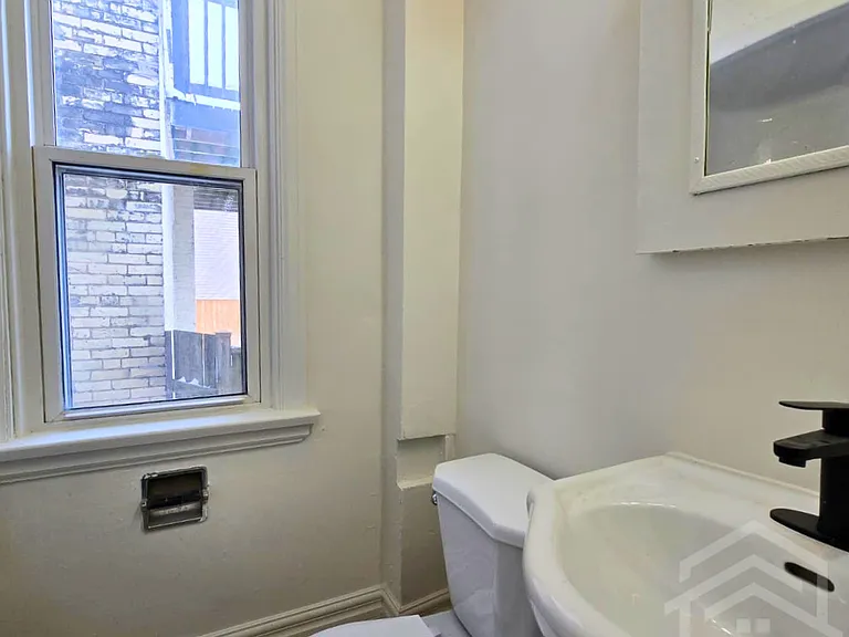 358 Glebe St #1 — Photo 4
