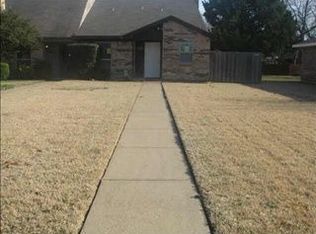 130 Oak Tree Ln, Garland, TX 75043