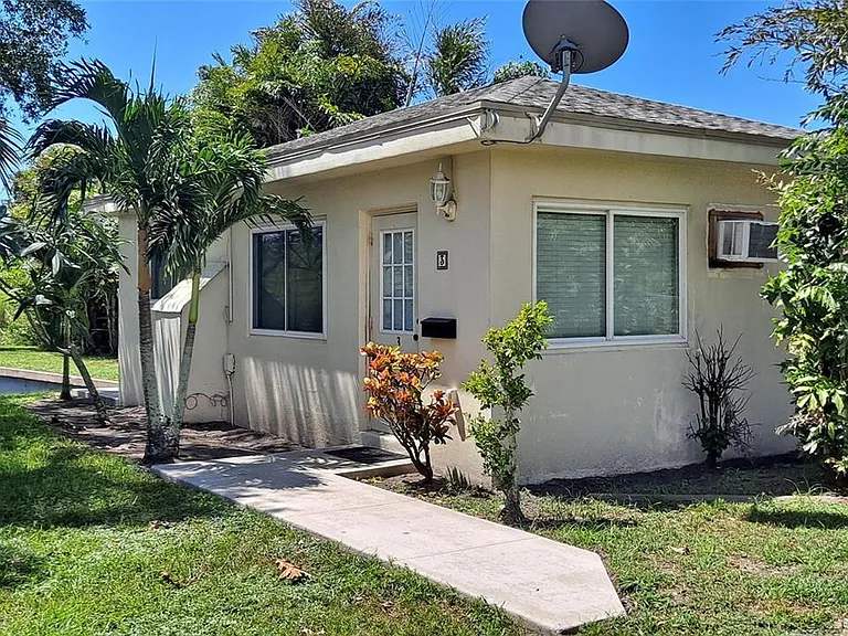 1118 US Highway 441 SE — Photo 1