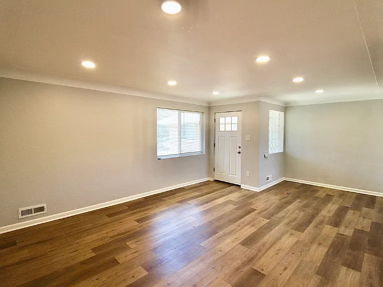 3614 N Monaco Street Pkwy — Photo 9