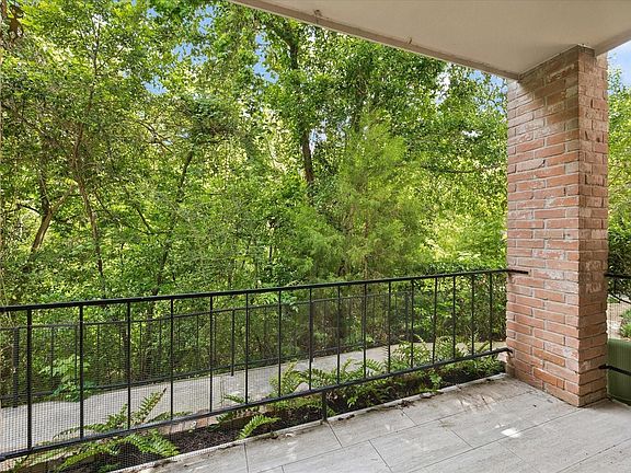 3rd image of 2238 S Piney Point Rd APT 109