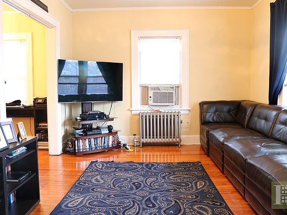 5th image of 10 Linden Ave #2