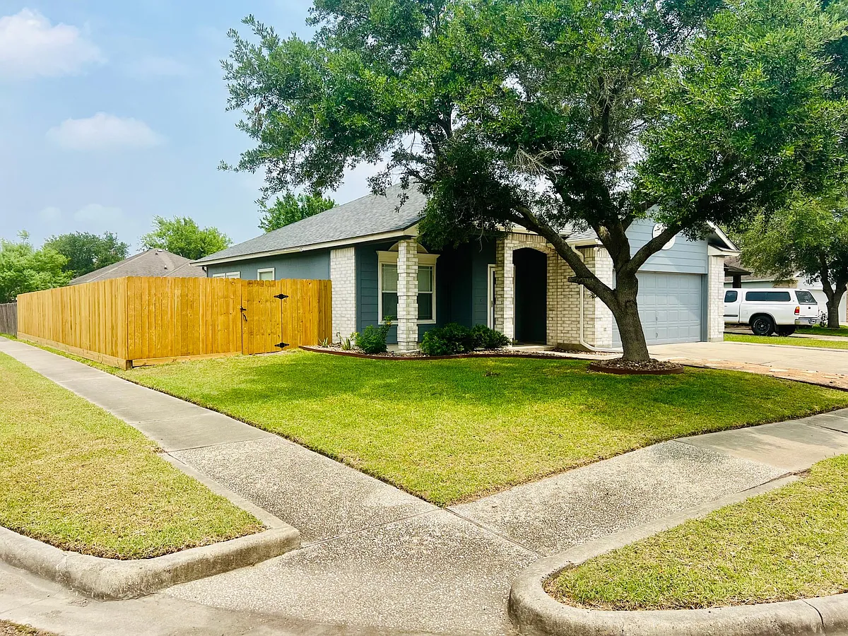 Building Photo - 6626 Bauer Dr