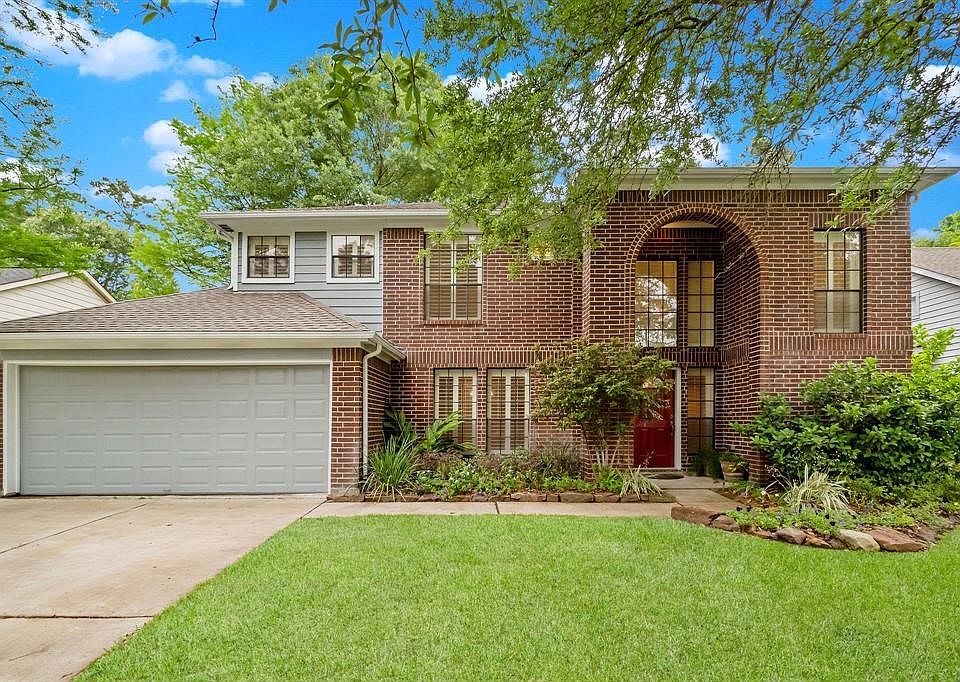Gorgeous remodel in Lexington Woods North!