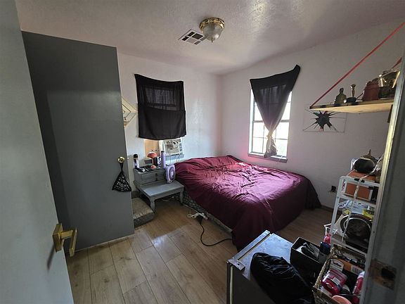 2nd image of 2512 SW B Ave