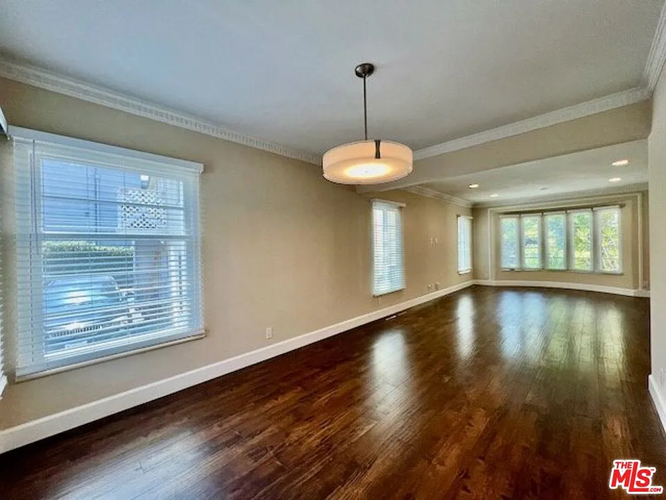 2 bed, 1.0 bath, 1300 sqft, $3,450 — Photo 3