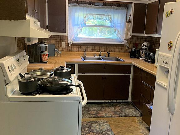3rd image of 564 S Silver Ave