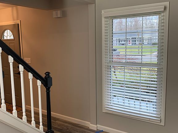 4th image of 4010 Greenmont Dr SE