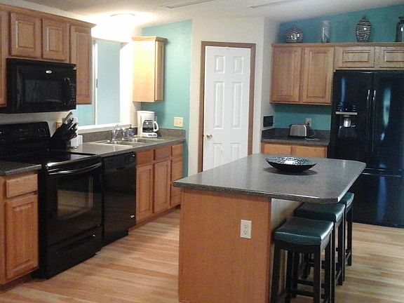 5th image of 536 Saint Andrews Blvd