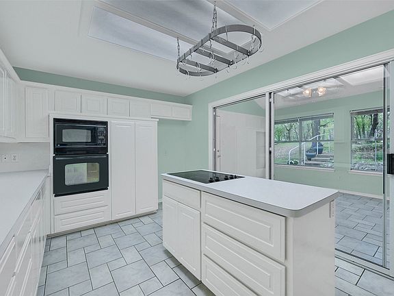 3rd image of 2 Harbor View Cir