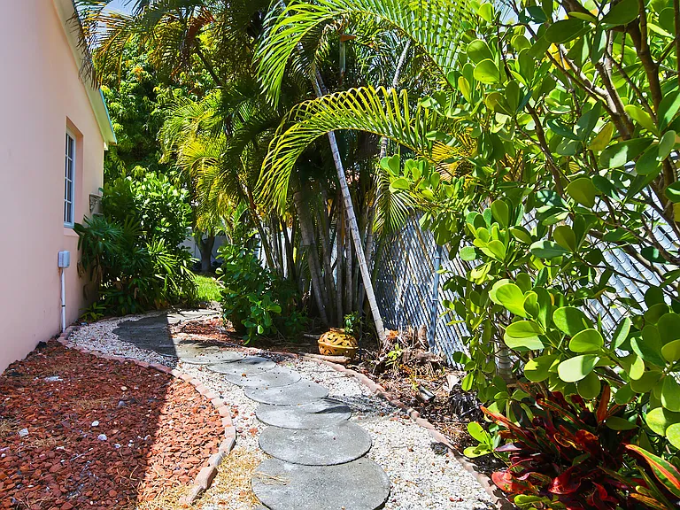 205 Rutland Blvd — Photo 21