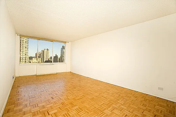 Sold by Nest Seekers International | media 17