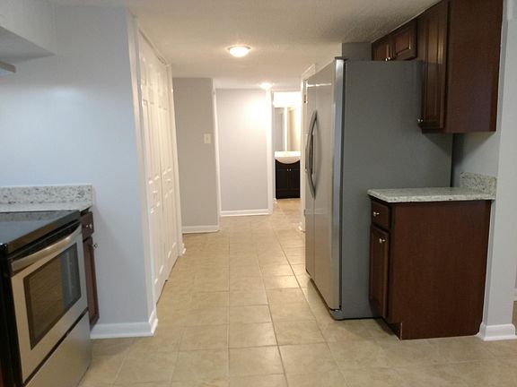 4th image of 482 Hill St Front 480