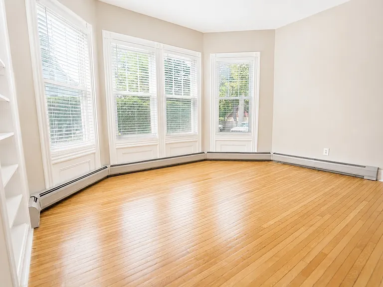 33 Maple St — Photo 8