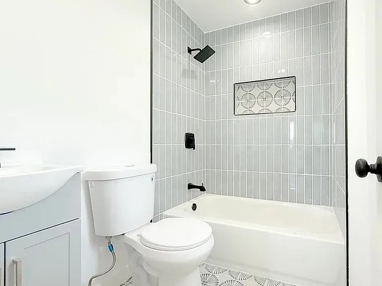 518 N Wilmington Ave — Photo 6