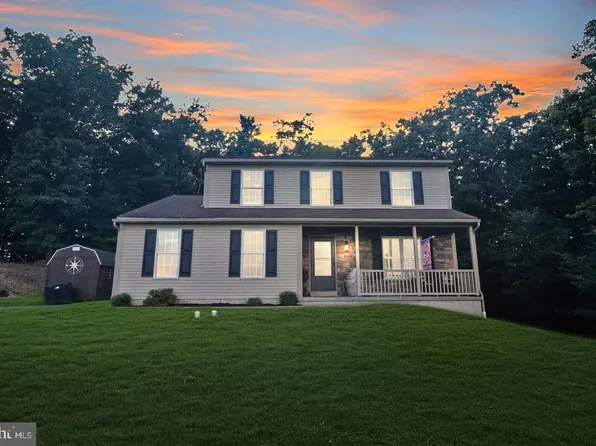 2 Woodland Vista Dr, Pine Grove, PA 17963