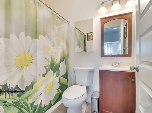 3743 Neptune Avenue image 8 of 20