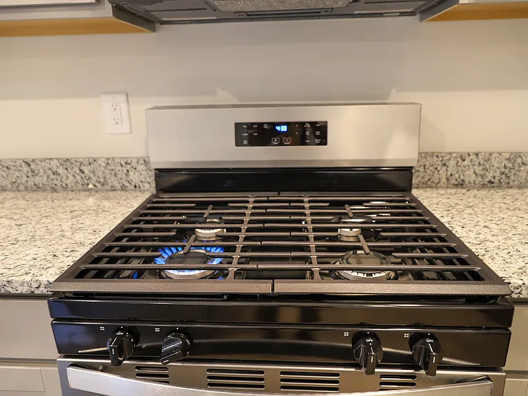 Natural gas cooking range