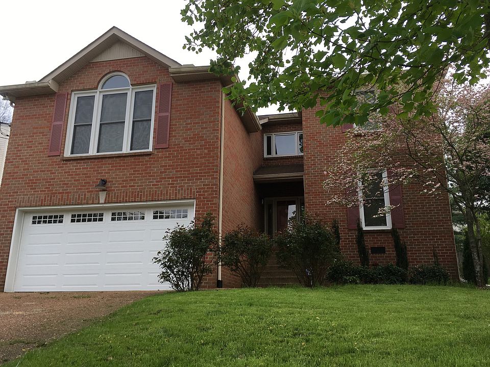 1st image of 820 Magnolia Ct E