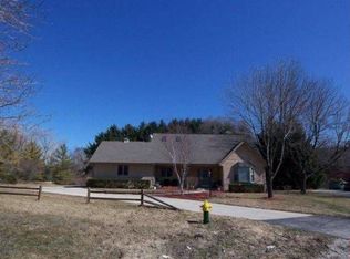 7204 White Pine Ct, Franksville, WI 53126